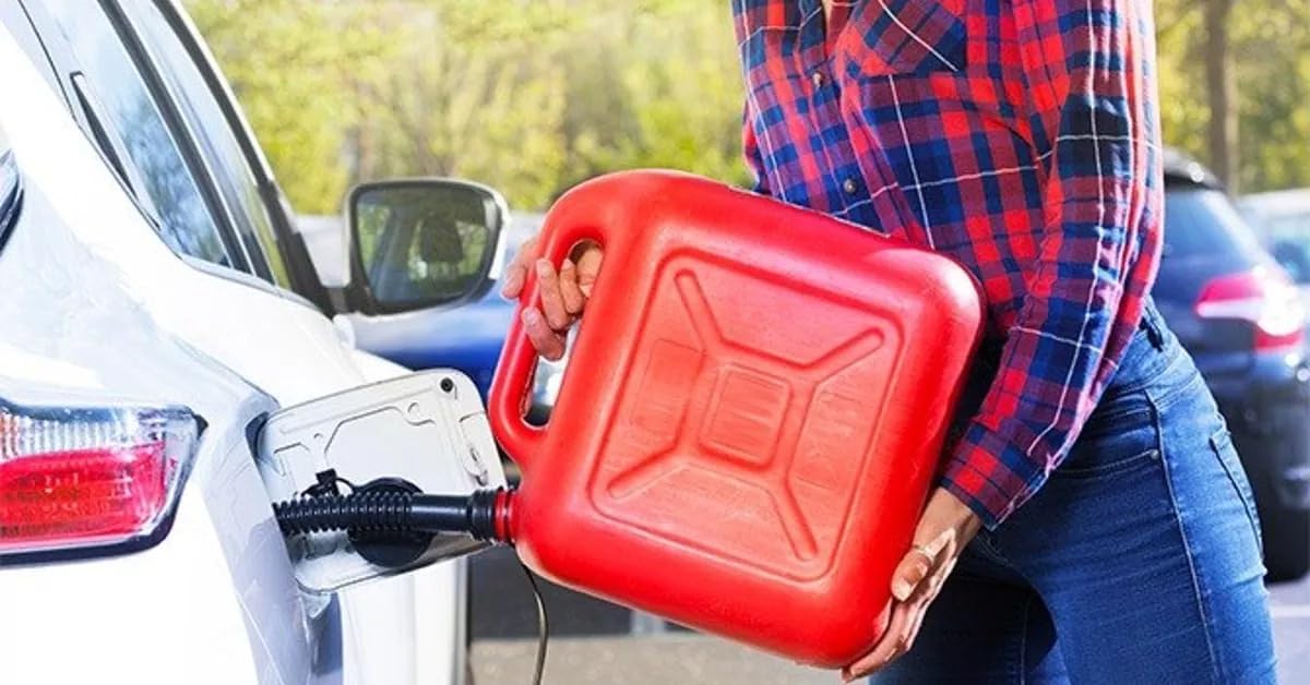 Duravel Jerry Can - 20 Litre- Fuel Can Container for Oil Petrol Diesel Storage Moving Red Cans, UN Regulations Approved Heavy Duty Backup Petrol Tanks Mount for Motorcycle SUV ATV Most Cars