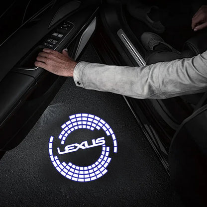 إضاءة ترحيبية LED لأبواب لكزس IS وUX – بروجكتور شعار أرضي عند فتح الأبواب