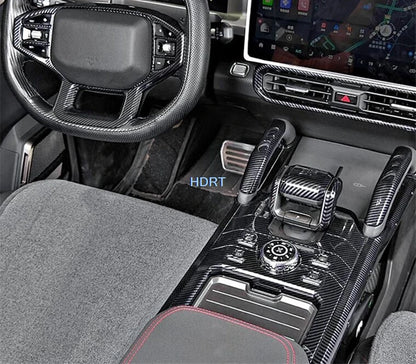 طقم ديكور داخلي بنقشة الكاربون لجيب جيتور T2 / Jetour Traveller (2023+) – غطاء القير وفتحات المكيف والكونسول الأوسط