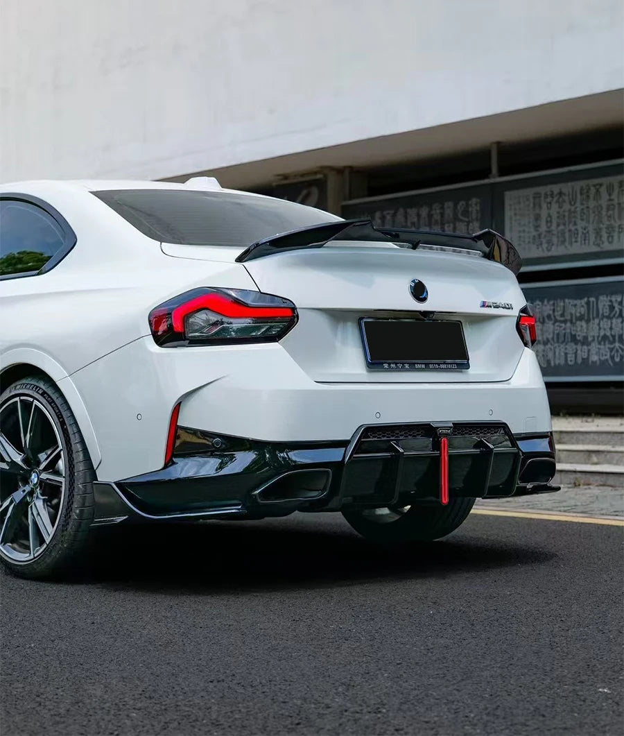 ديفيوزر خلفي مع LED لبي إم دبليو الفئة الثانية G42 M240i / M235i M Sport (2023+) – أسود لامع